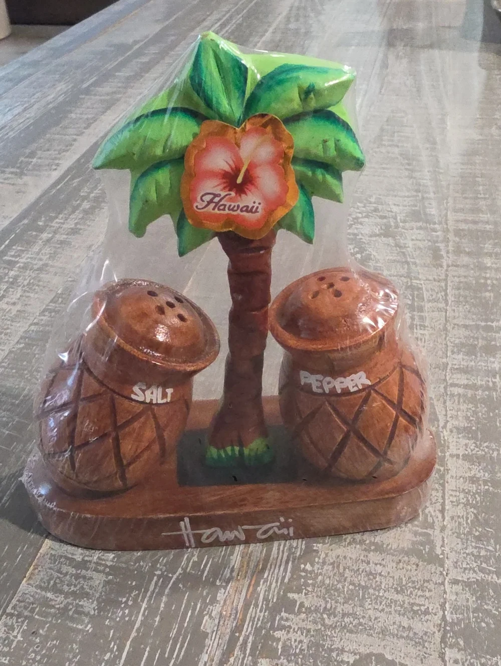 Vintage Hawaii Wood Palm Tree and Pineapple Salt & Pepper Shakers Set, Maui